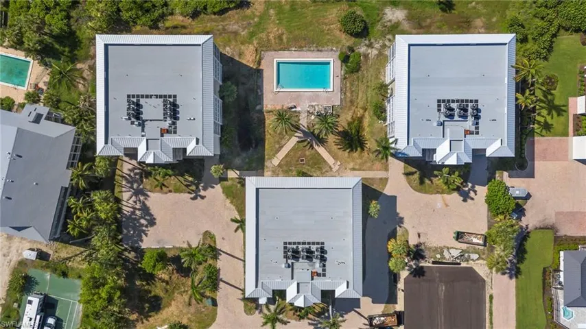 Birds eye view of property