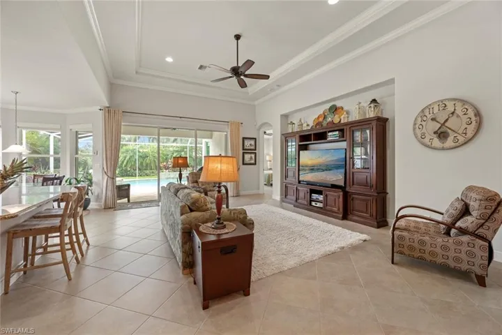 Tray ceiling with crown molding detail