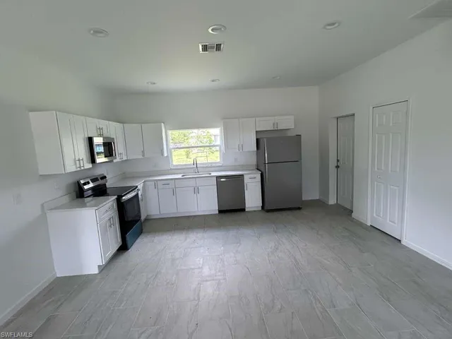 1701 Ne 44th Ter, Cape Coral, Florida 33909