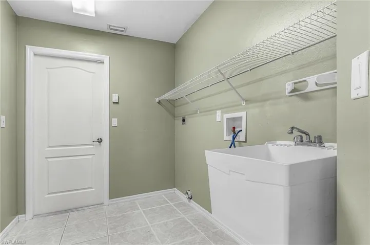 1137 Sw 37th St, Cape Coral, Florida 33914