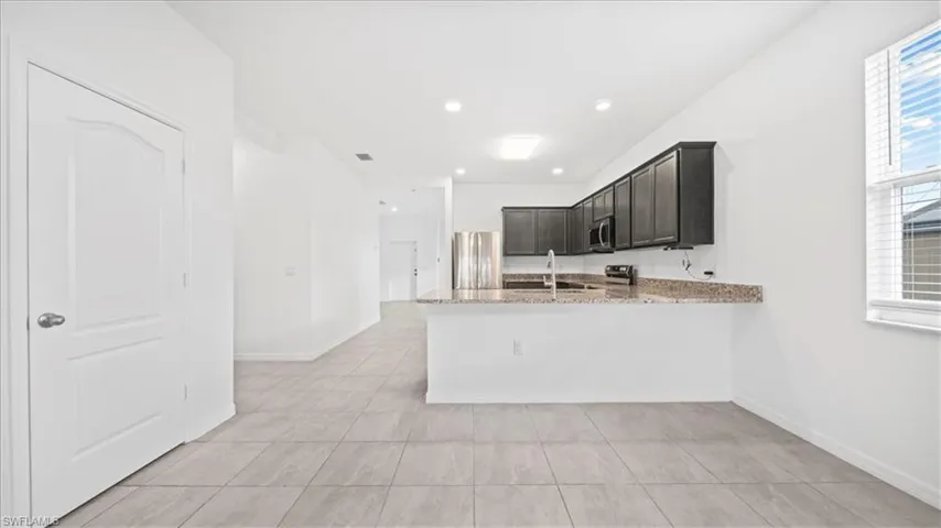 2928 Nw 27th St, Cape Coral, Florida 33993