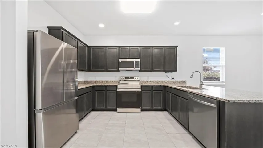2928 Nw 27th St, Cape Coral, Florida 33993