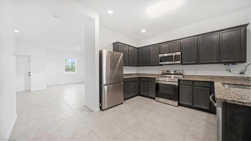 2928 Nw 27th St, Cape Coral, Florida 33993