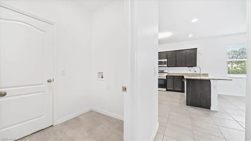2928 Nw 27th St, Cape Coral, Florida 33993