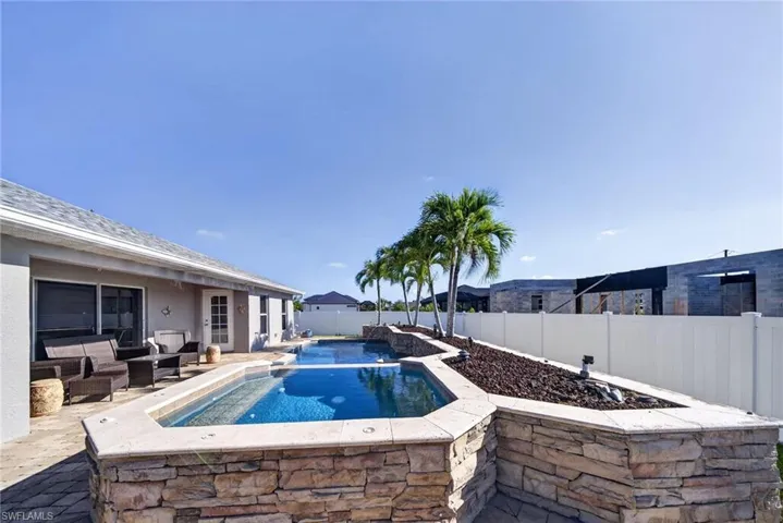 1807 37th Ave, Cape Coral, Florida 33993