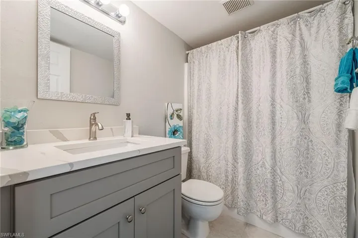 Guest Bathroom Shower/Tub