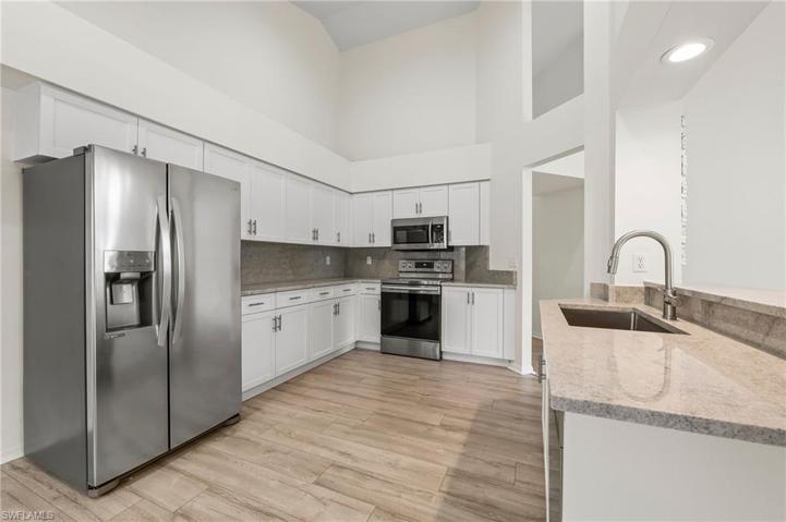331 Pindo Palm DR, NAPLES FL 34104
