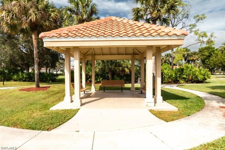 331 Pindo Palm DR, NAPLES FL 34104