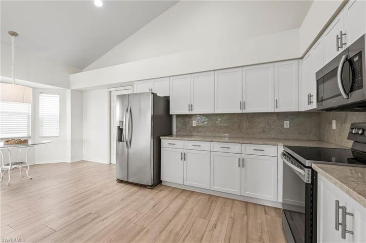 331 Pindo Palm DR, NAPLES FL 34104