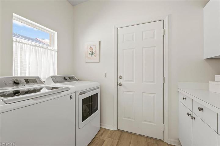 331 Pindo Palm DR, NAPLES FL 34104