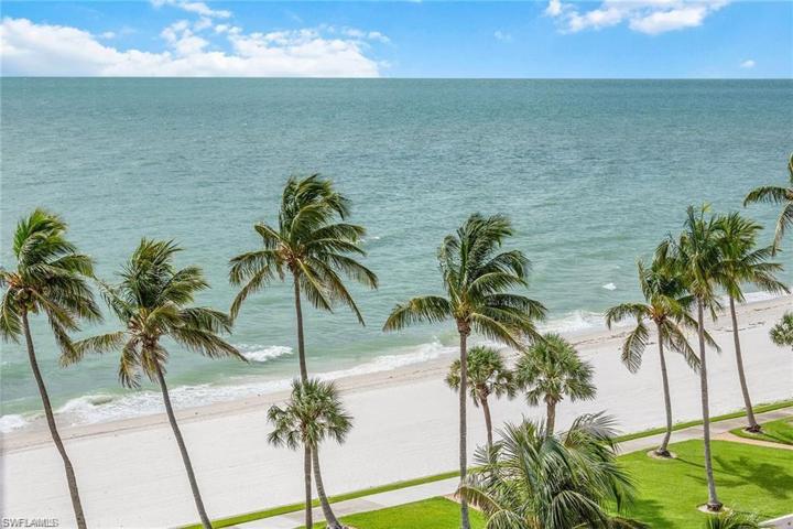 331 Pindo Palm DR, NAPLES FL 34104