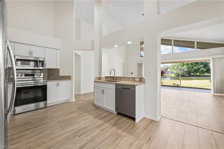 331 Pindo Palm DR, NAPLES FL 34104