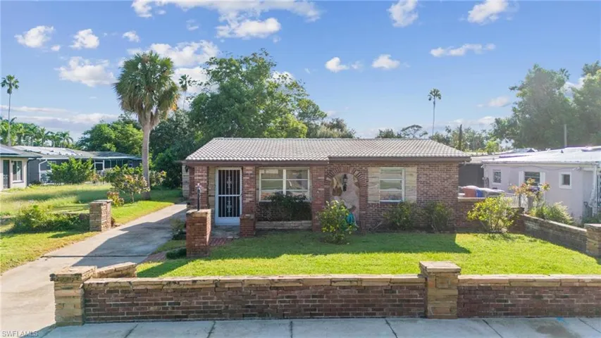 3859  Luzon  ST, Fort Myers, FL 33901