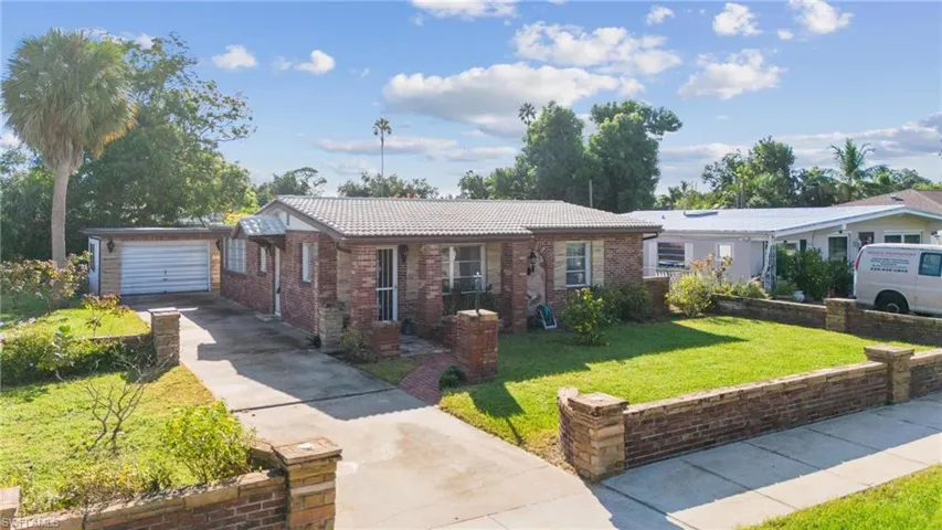 3859  Luzon  ST, Fort Myers, FL 33901