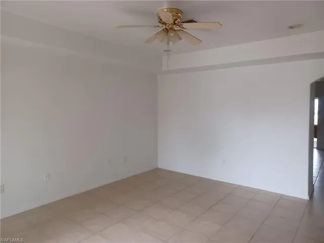 Empty room featuring ceiling fan