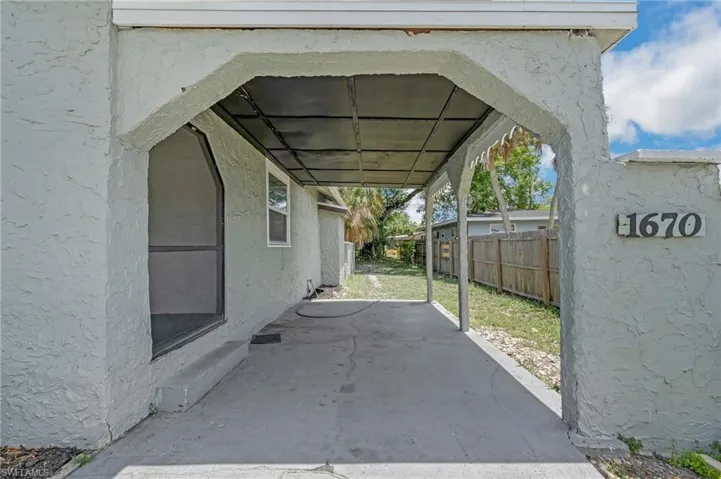 View carport for several cars!