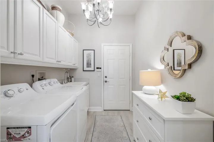 8475  Gleneagle  WAY, Naples, FL 34120