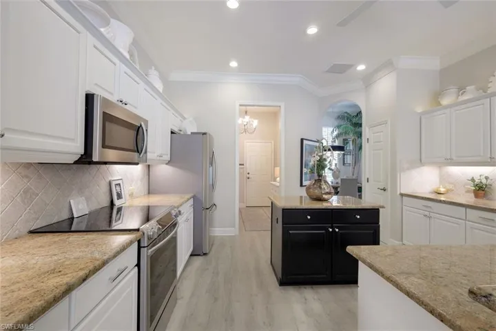 8475  Gleneagle  WAY, Naples, FL 34120