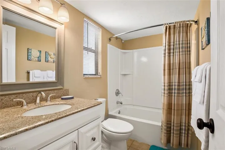 King Bathroom tub/shower combination