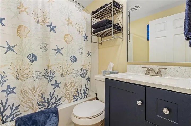 Casa Bella B Full bathroom