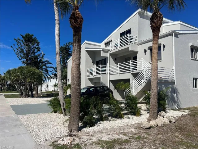 View of home's exterior