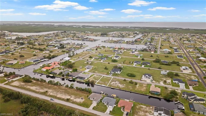 Bird's eye view of surrounding canals and homes