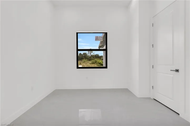 Unfurnished room featuring baseboards and light tile patterned floors