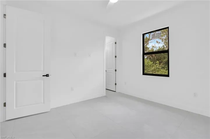 Unfurnished room with baseboards and ceiling fan