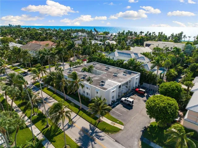 175  Fifth Avenue S  , Naples, FL 34102
