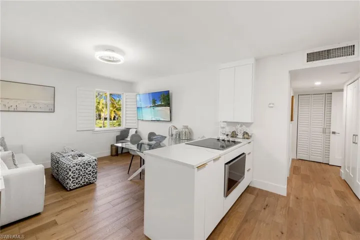 175  Fifth Avenue S  , Naples, FL 34102