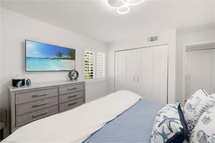 175  Fifth Avenue S  , Naples, FL 34102