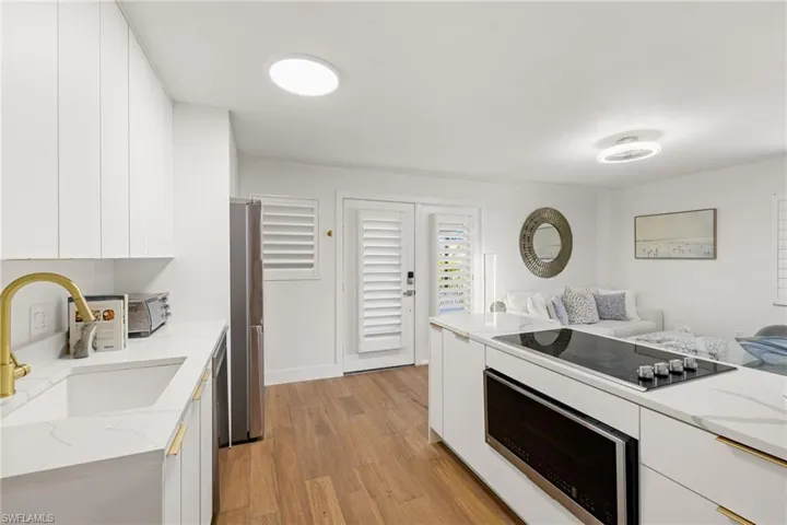 175  Fifth Avenue S  , Naples, FL 34102