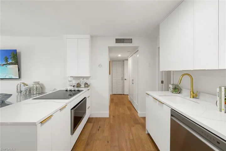 Spacious gourmet kitchen