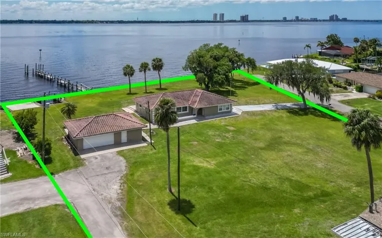 1818/1822  Stevenson  RD, North Fort Myers, FL 33917