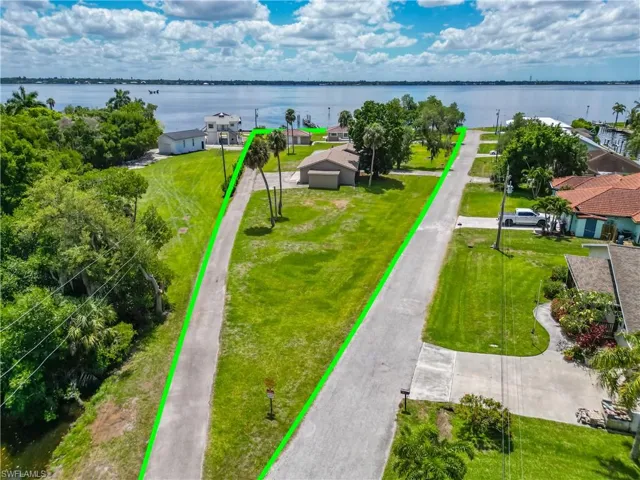 1818/1822  Stevenson  RD, North Fort Myers, FL 33917