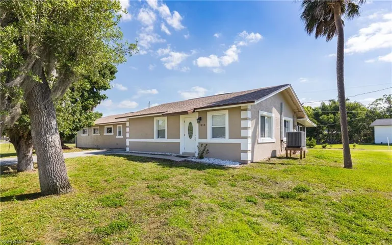 1818/1822  Stevenson  RD, North Fort Myers, FL 33917