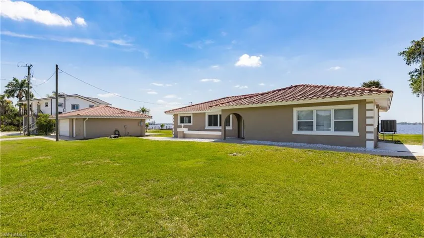 1818/1822  Stevenson  RD, North Fort Myers, FL 33917