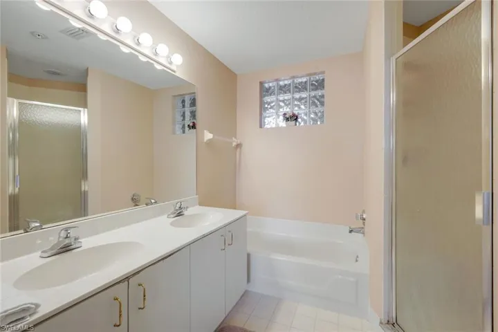 6384 Huntington Lakes Cir 103, Naples, Florida 34119
