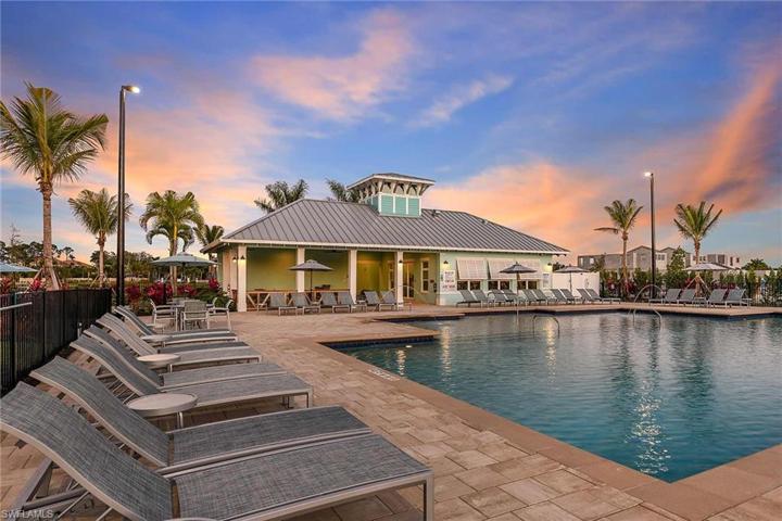 Pool Seating