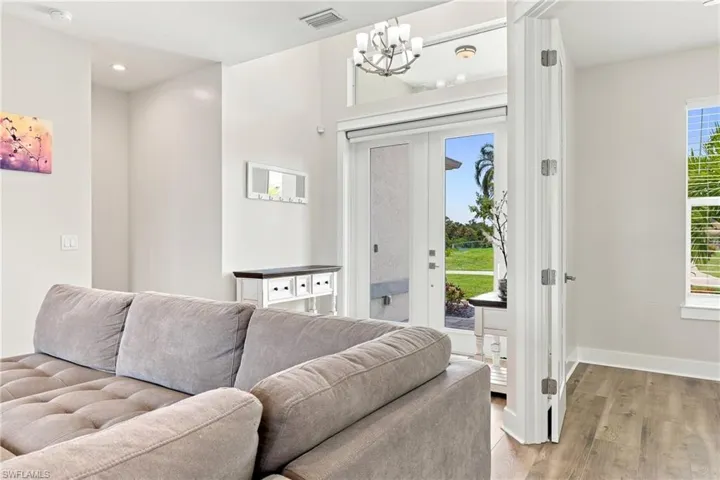 1815 Nw 28th Pl, Cape Coral, Florida 33993