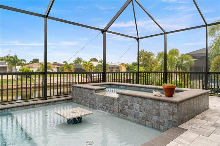 Large Spa & Beach Edge with Built-in Table to Put Lounge Chairs