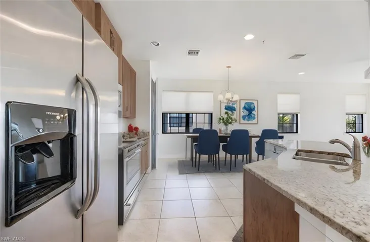 VIRTUALLY STAGED Dining Area