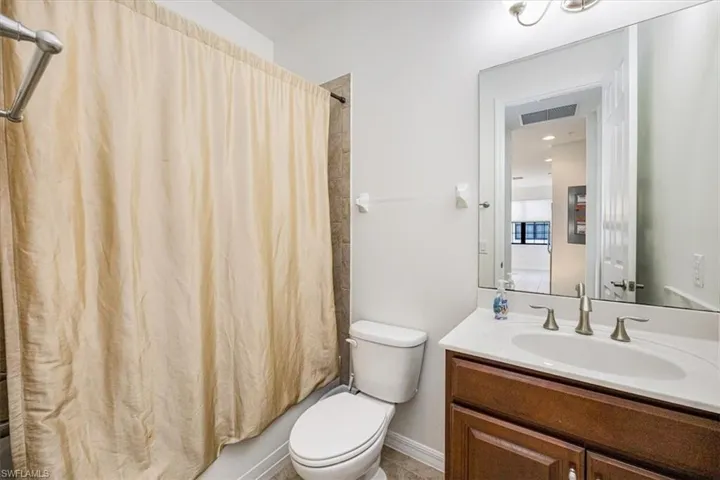 Full Guest Bathroom with shower/tub Combo