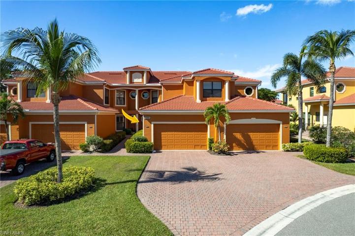 Note the extra long driveway, very few like this in the neighborhood.
