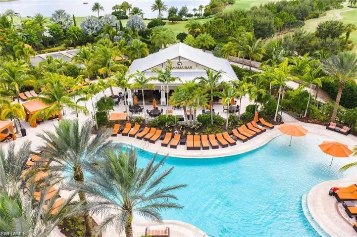 Pool with Bahama Bar