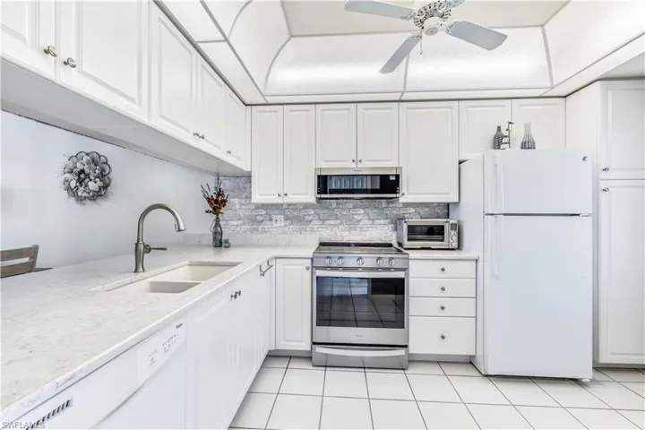 14751 Hole In 1 Cir # 208, Fort Myers Fl 33919
