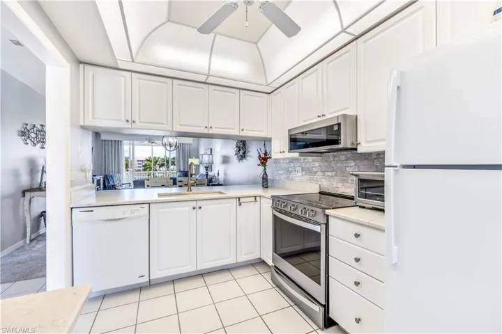 14751 Hole In 1 Cir # 208, Fort Myers Fl 33919
