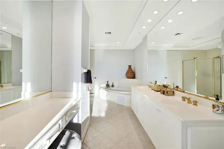 4811 Island Pond Ct 302, Bonita Springs, Florida 34134