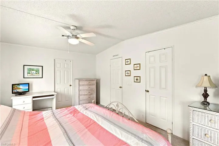 Room with white walls and ceiling fan