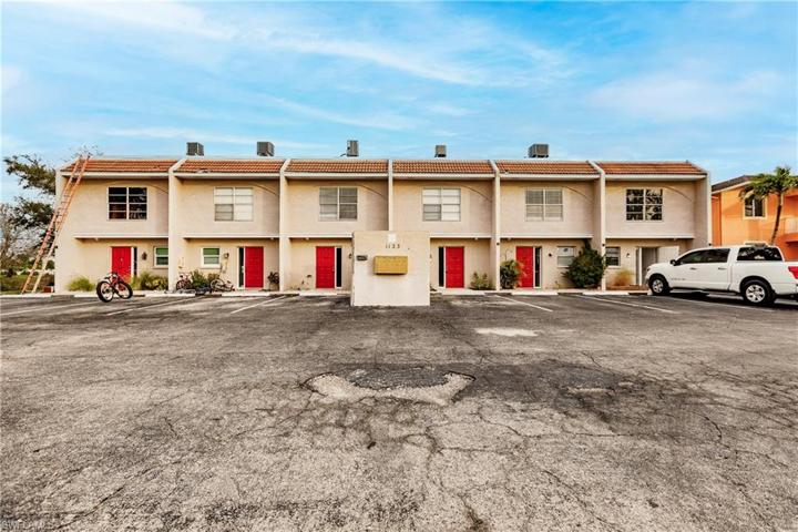 1123 SW 48th  TER, CAPE CORAL, FL 33914
